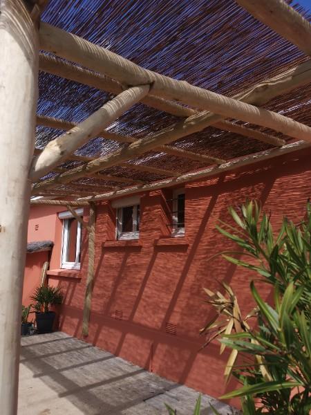 Création d'une pergola en châtaigner