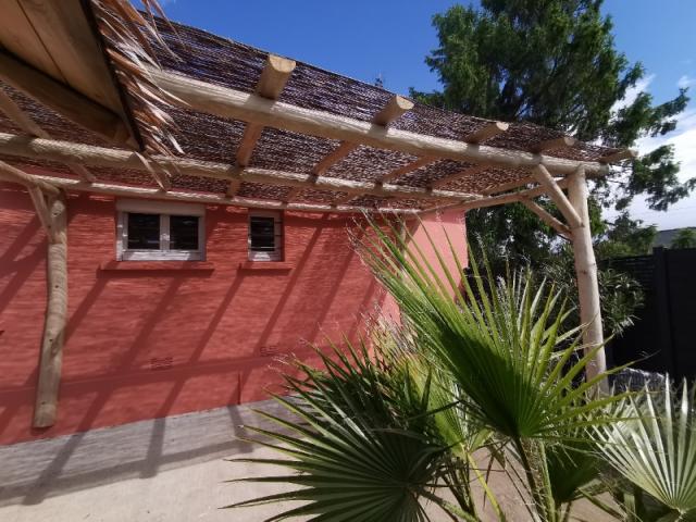 Création d'une pergola en châtaigner